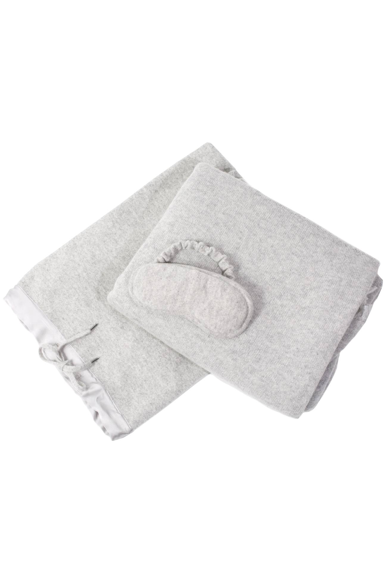 THE CASHMERE TRAVEL SET