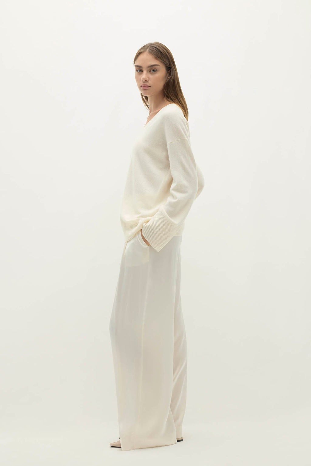 VIOLA V-NECK CASHMERE SWEATER