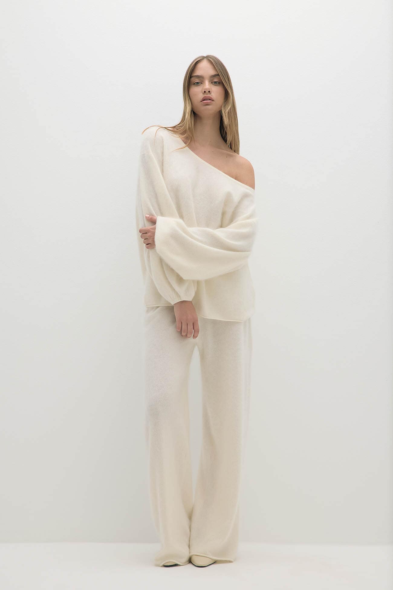PENELOPE BRUSHED CASHMERE OFF THE SHOULDER SWEATER