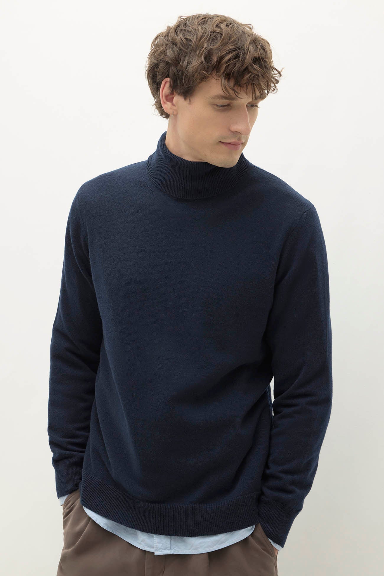NICHOLO CASHMERE TURTLENECK